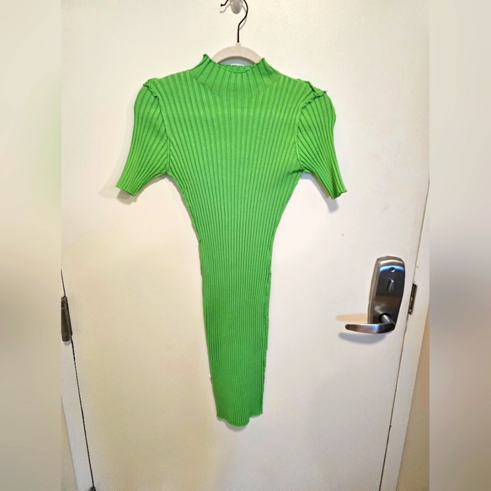 Fitted back Cutout knited dress